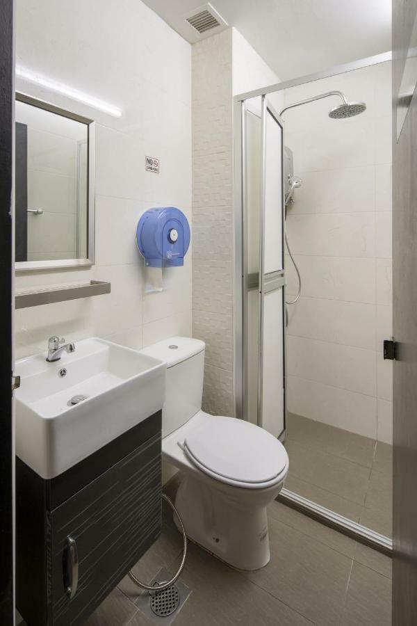 Single Bed Mixed Dormitory Room