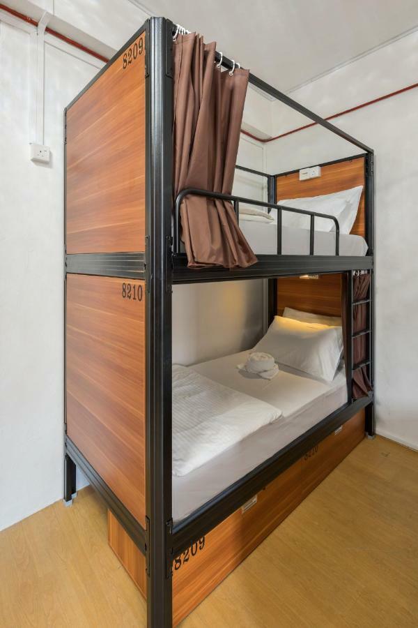 Single Bed Mixed Dormitory Room
