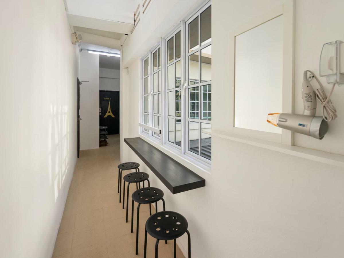 Single Bed Mixed Dormitory Room