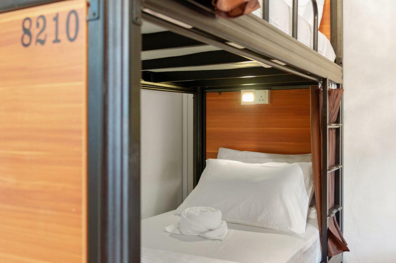 Single Bed Mixed Dormitory Room