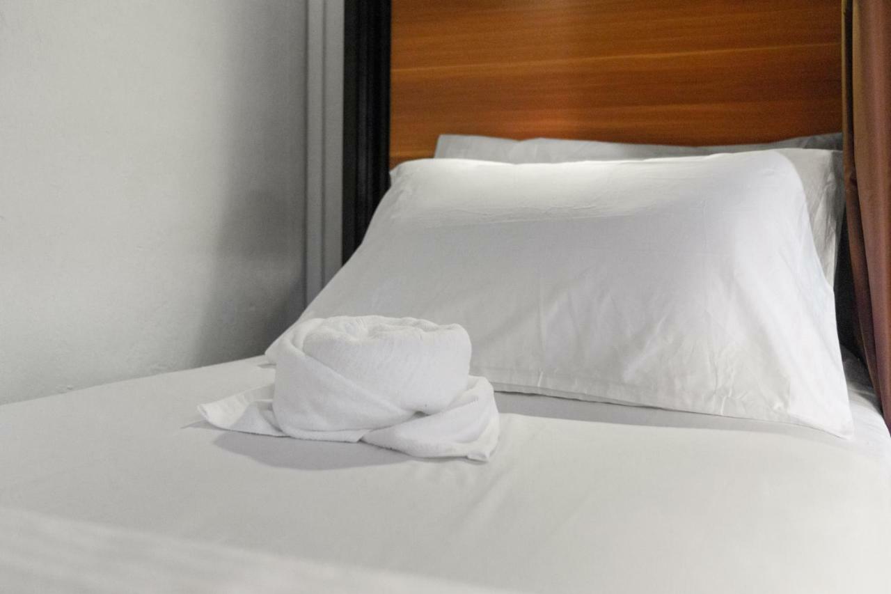 Single Bed Mixed Dormitory Room