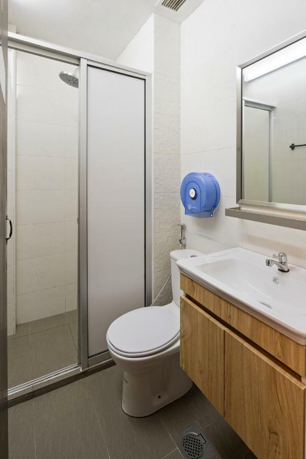 Single Bed Mixed Dormitory Room